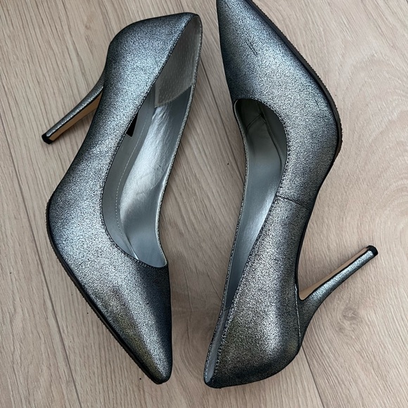 WHBM dark metallic nubuck leather stilettos - Picture 5 of 16